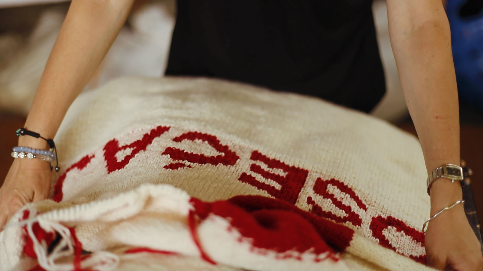 COCA-COLA’S FIRST KNITTED BILLBOARD IN THE WORLD!